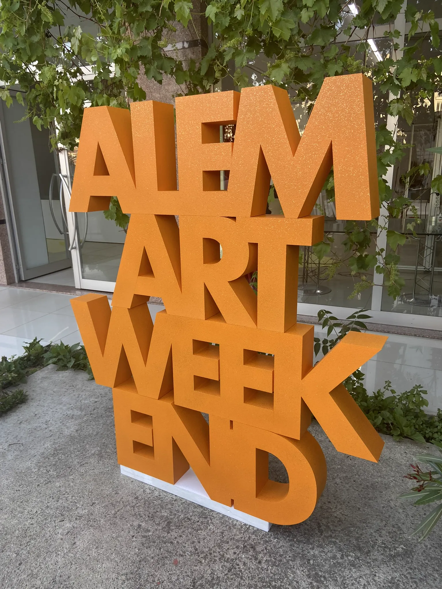 ALEM Art Weekend için ayakta duran 3D harfler