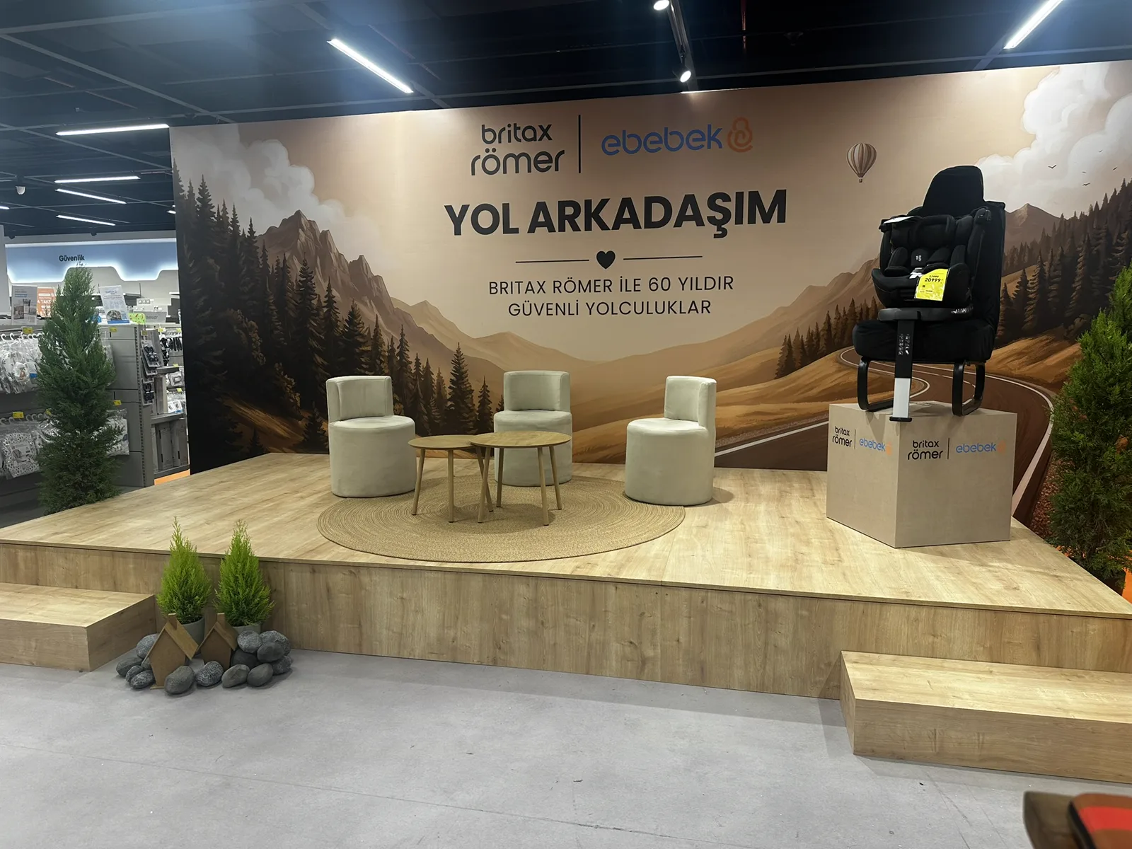 Exhibition stand and stage for Brintax