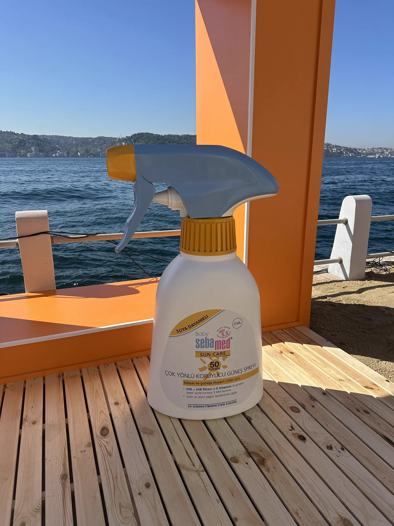 Güneş kremi ürünü büyük ölçekli reklam dummy