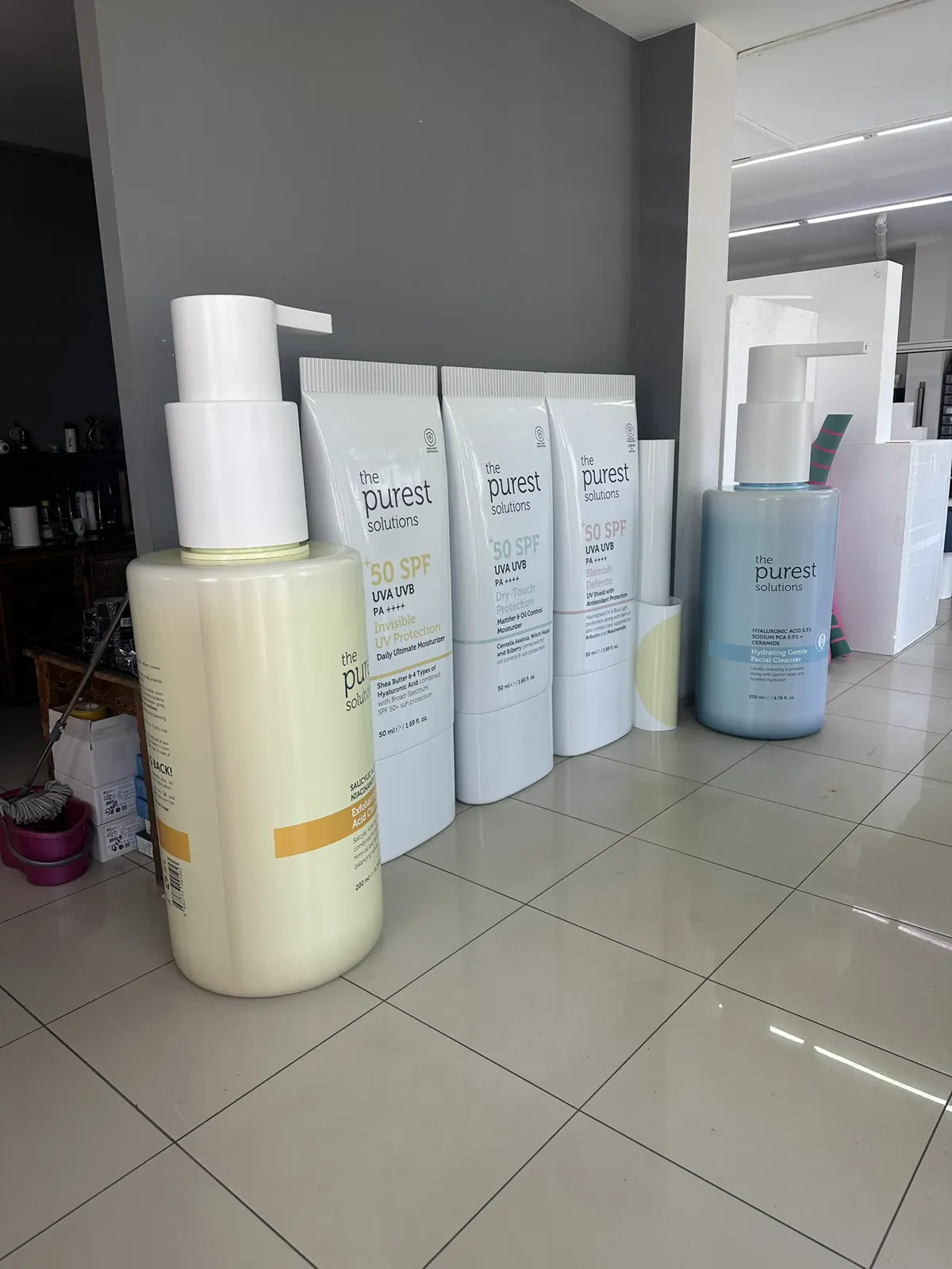 Kozmetik ürünler için farklı ölçeklerde reklam dummyleri