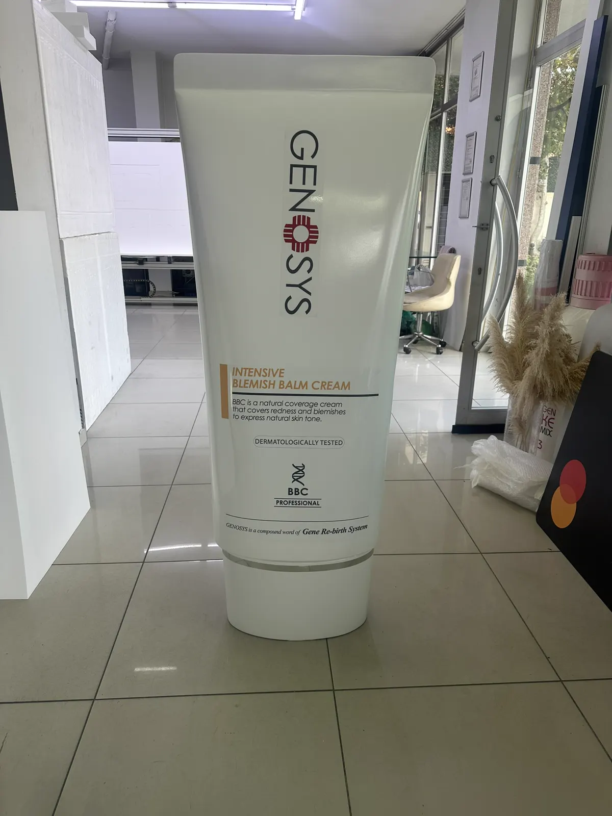 Genosis kozmetik tüpü büyük ölçekli ürün replikası