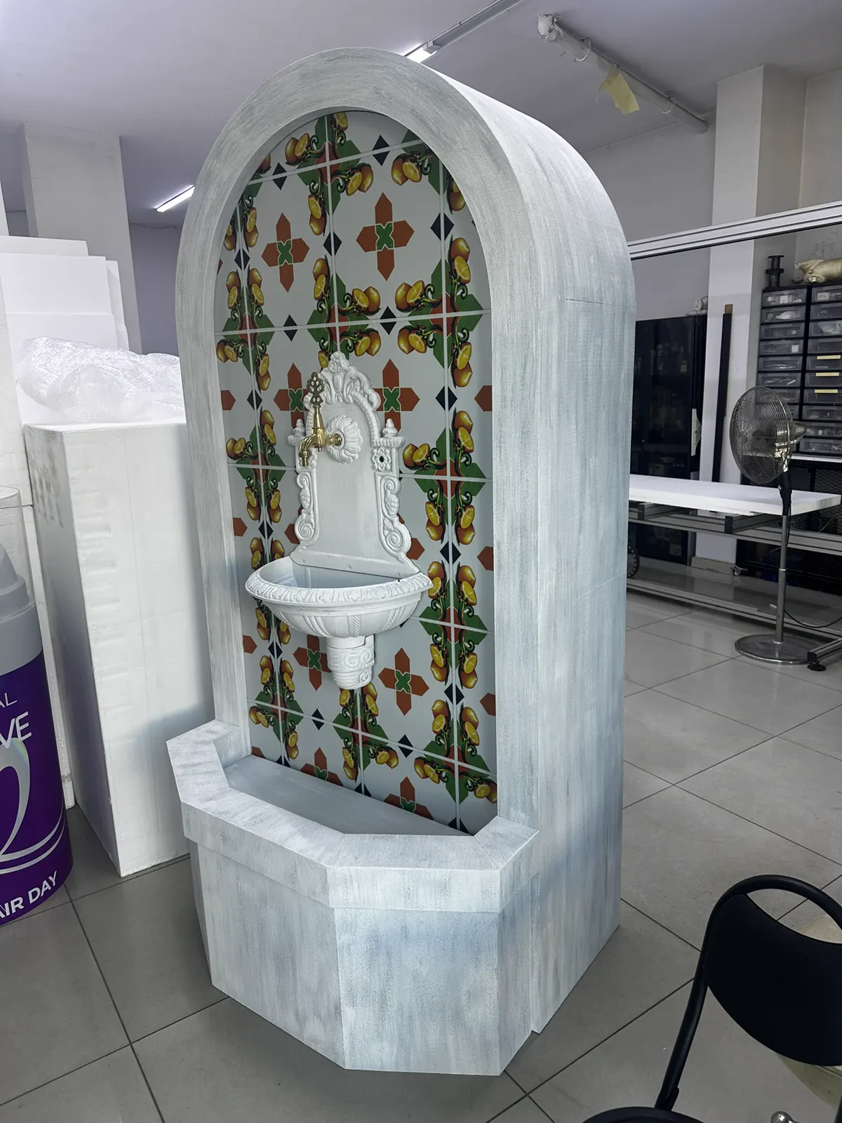 Kemer biçimli niş ve dekoratif ürün sergileme alanı