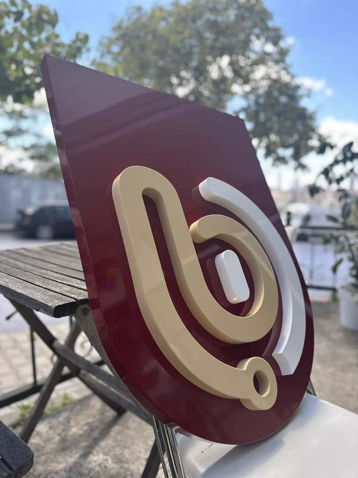 Markaya özel üç boyutlu logo ve yönlendirme tabelası