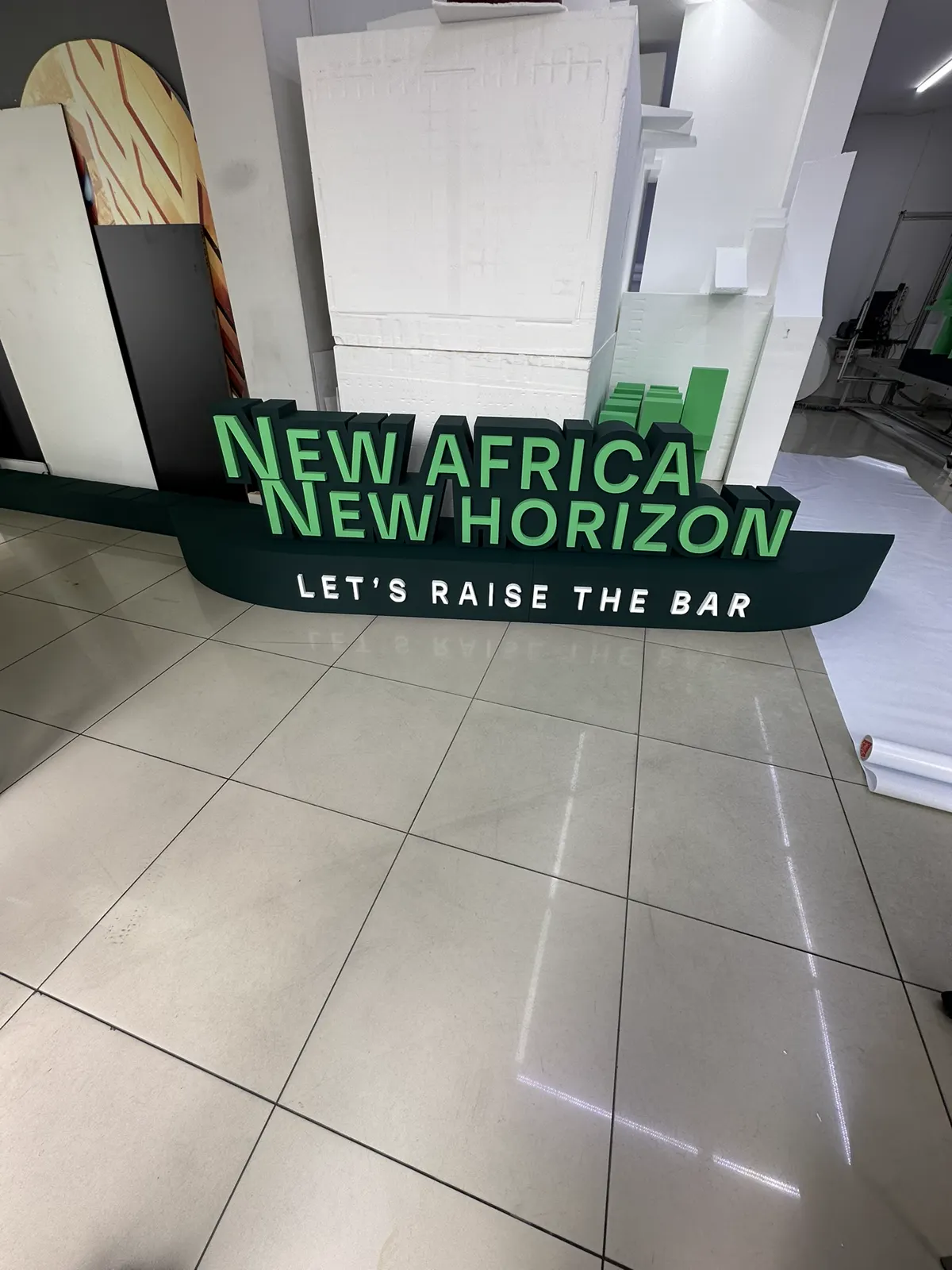New Africa New Horizon yeşil üç boyutlu harf uygulaması