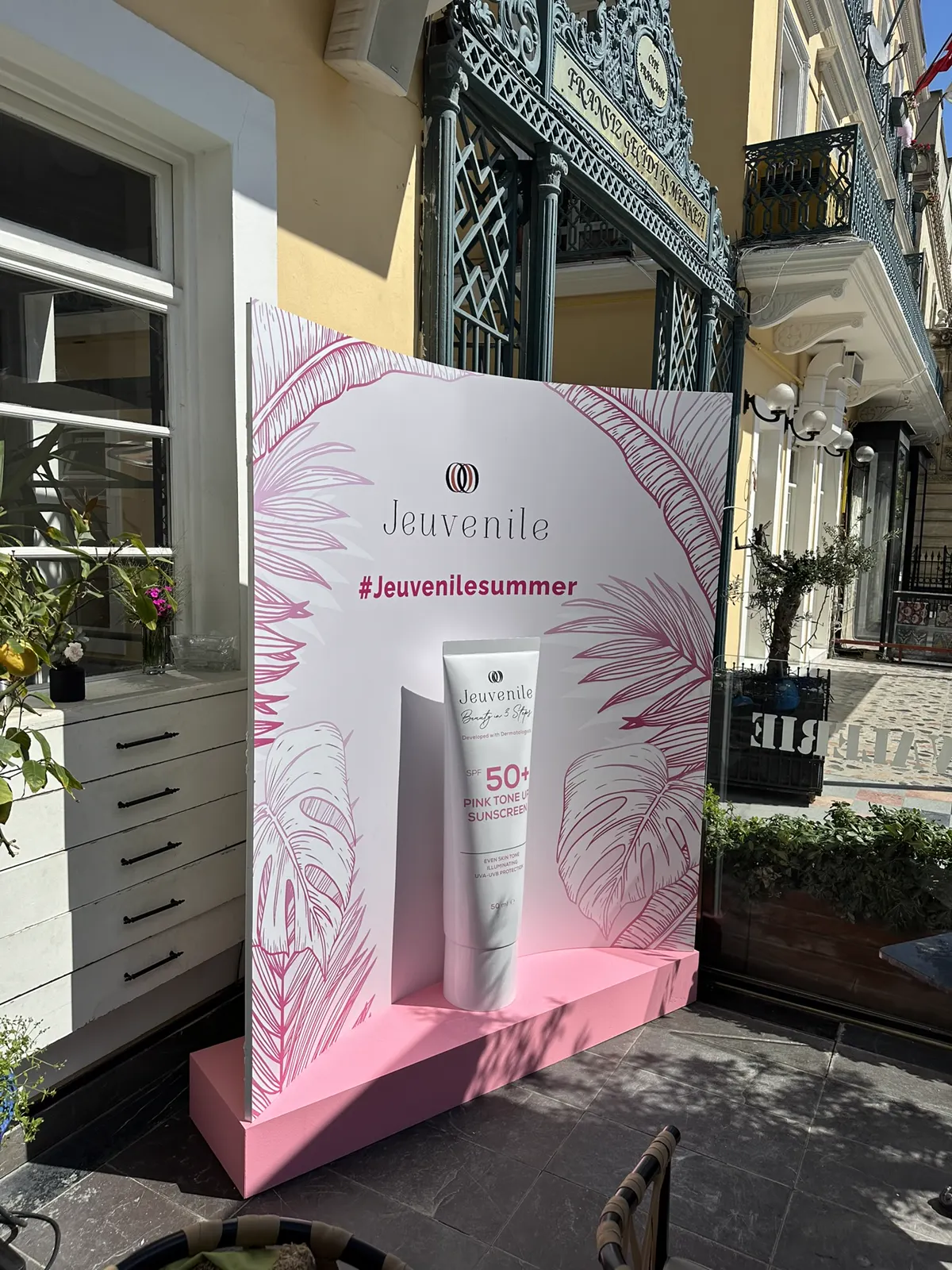 Bioderma ürünleri için açık hava tanıtım ve fotoğraf alanı